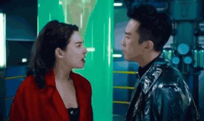 张雨绮雨化田,张雨绮撑伞