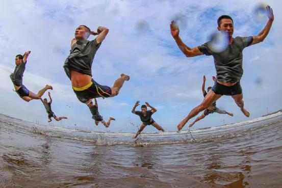 直击!第71集团军防空劲旅海上战斗誓言!