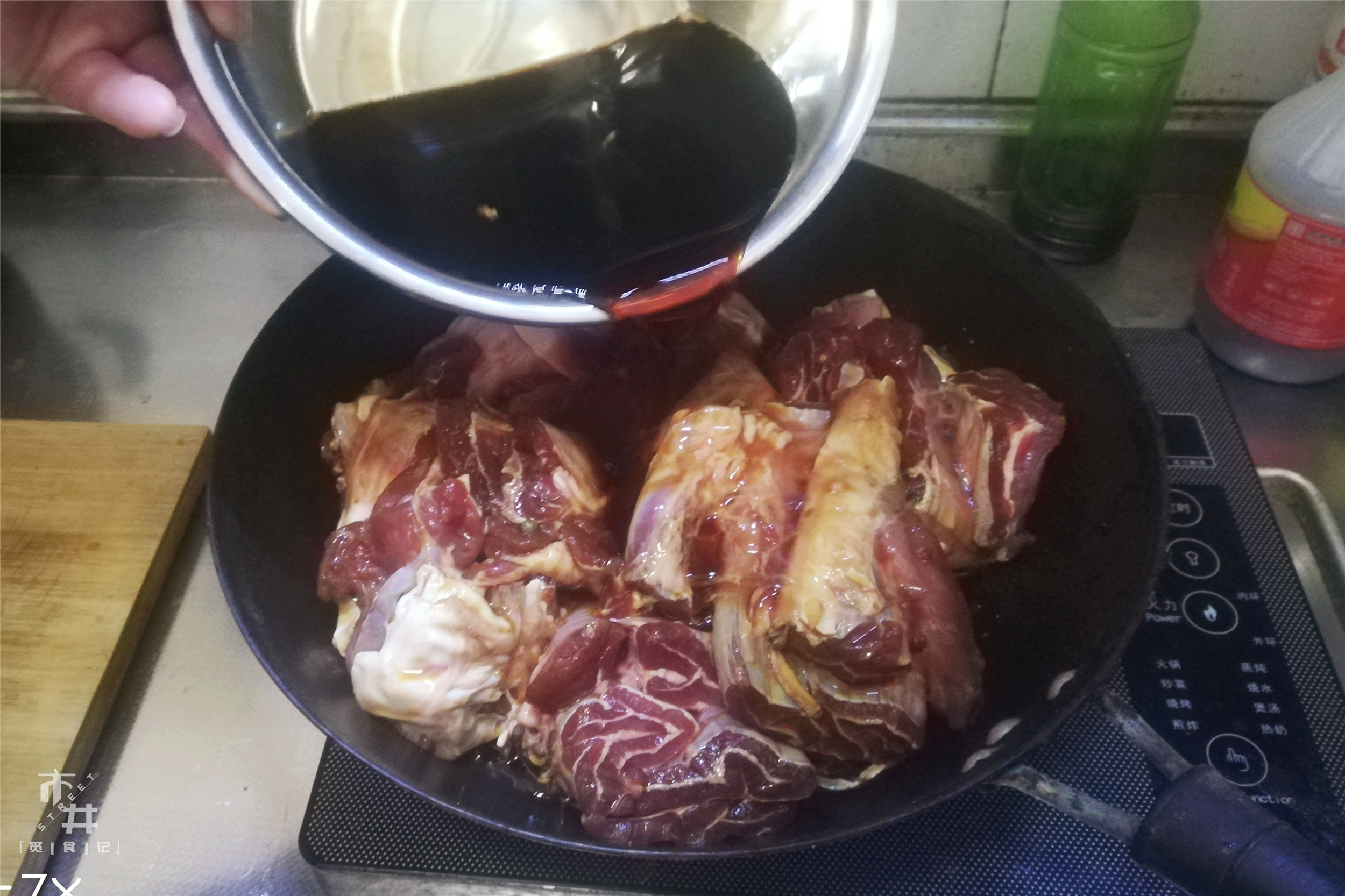 做卤牛肉,我家用了20多年的配方,牛肉酥软不缩水,有嚼头不塞牙