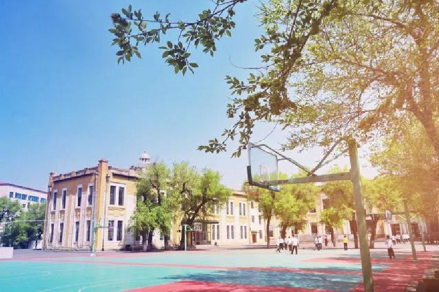 哈尔滨市最美的中学,洗尽铅华芳华依旧