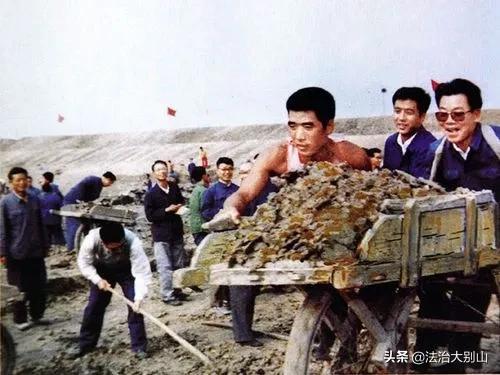 *瑞环李**:天津人的“李大爷”,为了“老太太”骂哭公用局长