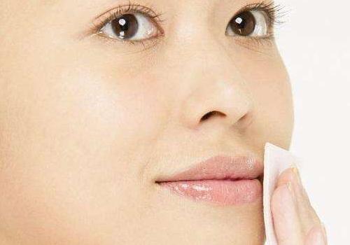 脸上油头发油是湿气重吗,湿气重脸上冒油吃什么中成药