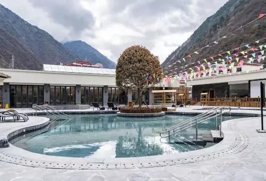 又降温最低2°C！会耍的成都人都去泡温泉了，不到百元畅玩一整天