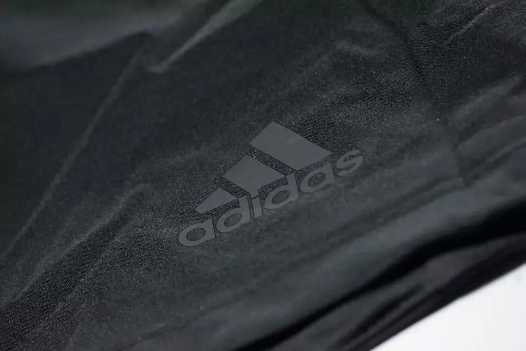 王的新衣,阿迪达斯官网羽毛球速干衣