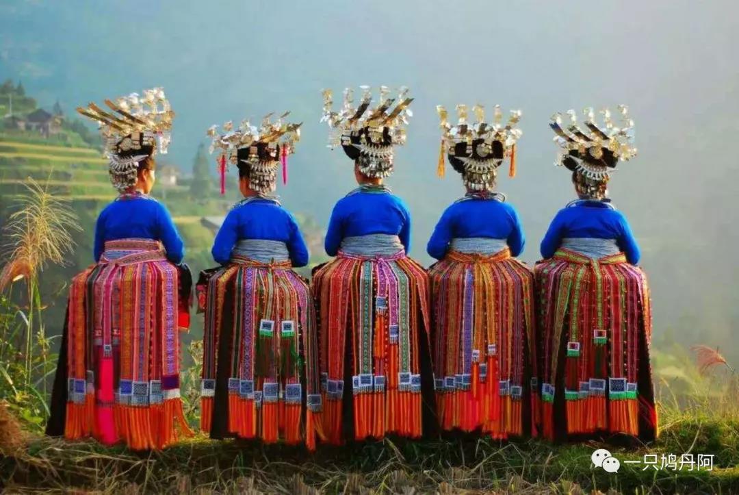苗族百鸟衣搭配,百鸟衣苗族的介绍