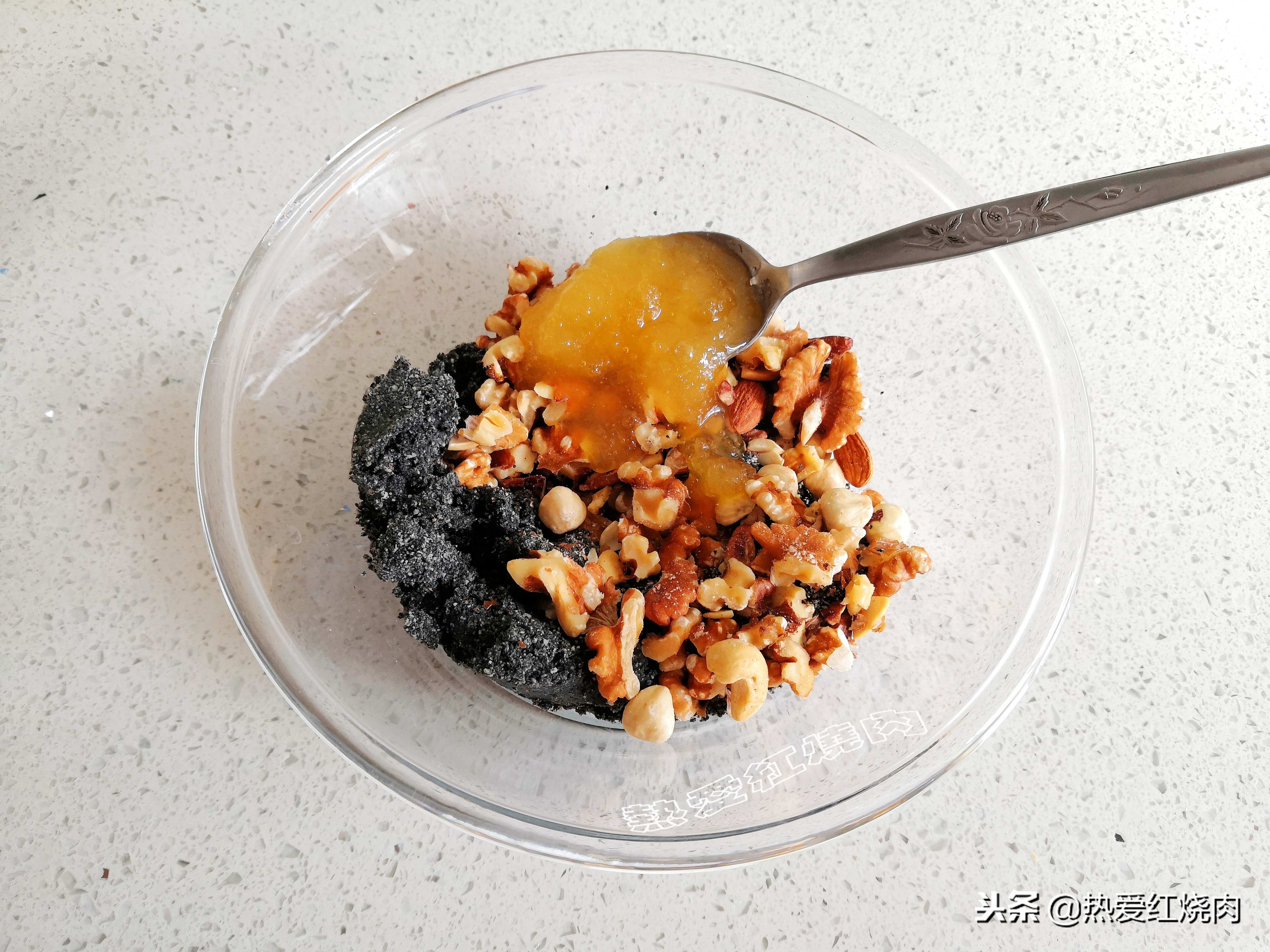 不用揉出膜的黑芝麻面包做法,不用揉出膜的粗粮面包做法