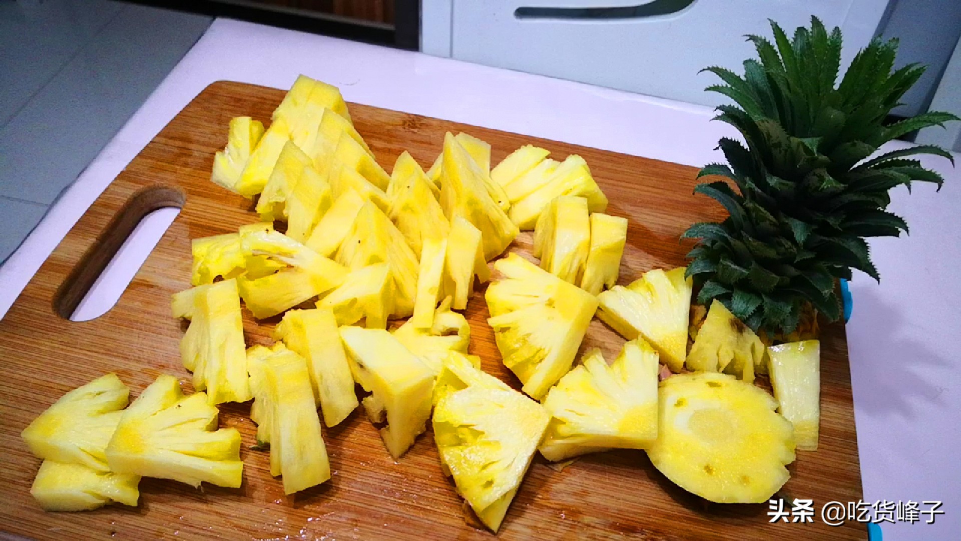 水果店菠萝怎么削皮又快又方便,水果店菠萝怎么切好看又快