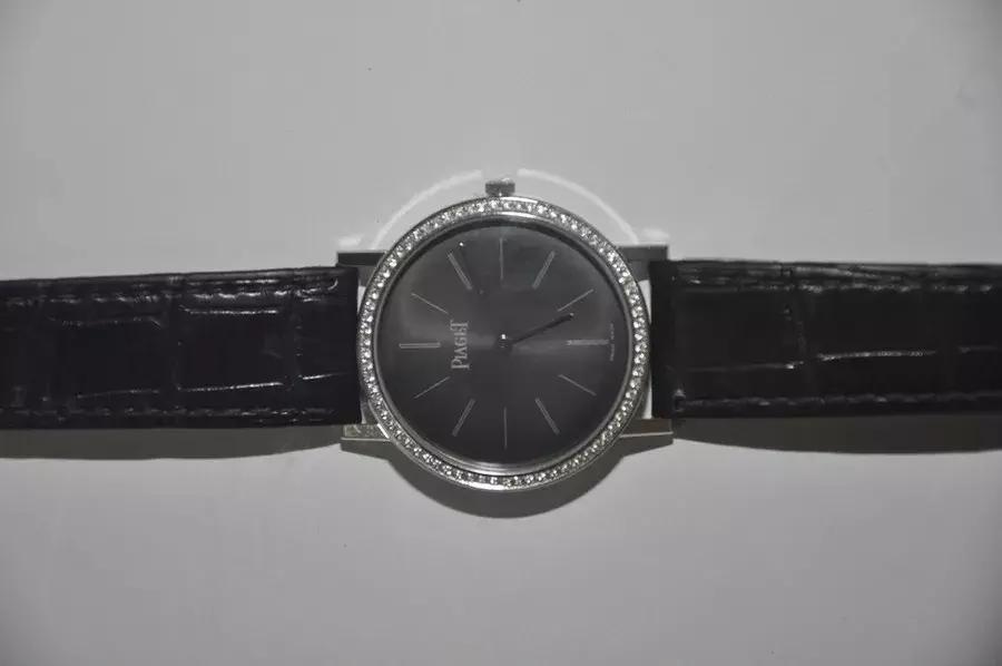 副厅长的表：原价1030万、估价800万、起拍720万