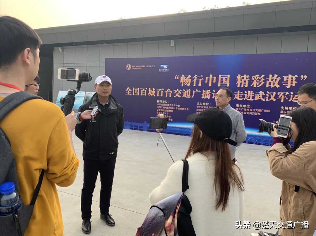 一条绿道一次快闪百位记者,东湖绿道大学生快闪