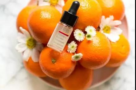 女明星们都在偷偷变白？你也可以靠它从“黑煤球”变回“白煮蛋”