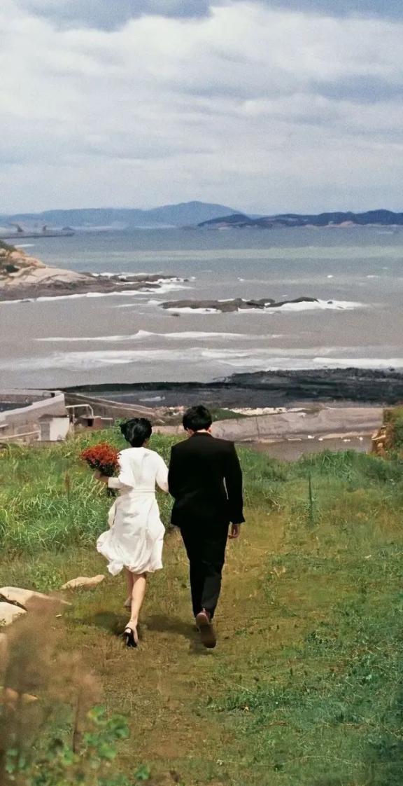 全球第一美胸到gucci老板娘，43岁身价超2300亿，她究竟有多美？