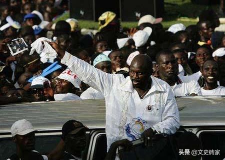 全球公认第一任球王,世界足球先生当选总统