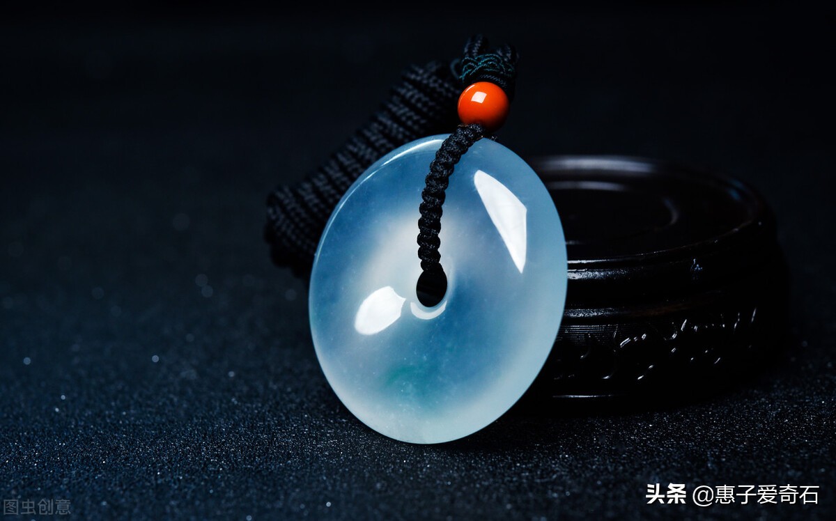 假翡翠是用什么石头做的,假的翡翠是用什么做的