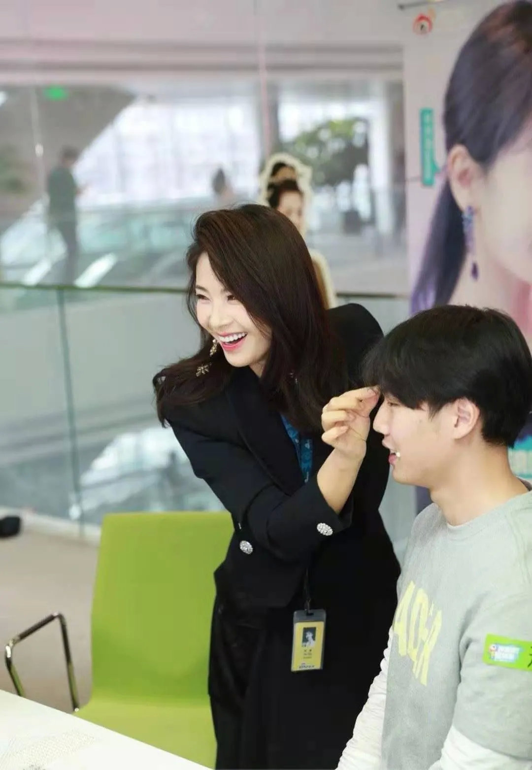 张彬彬景甜合体扫楼场面甜蜜十足,景甜张彬彬同框疯狂撒糖