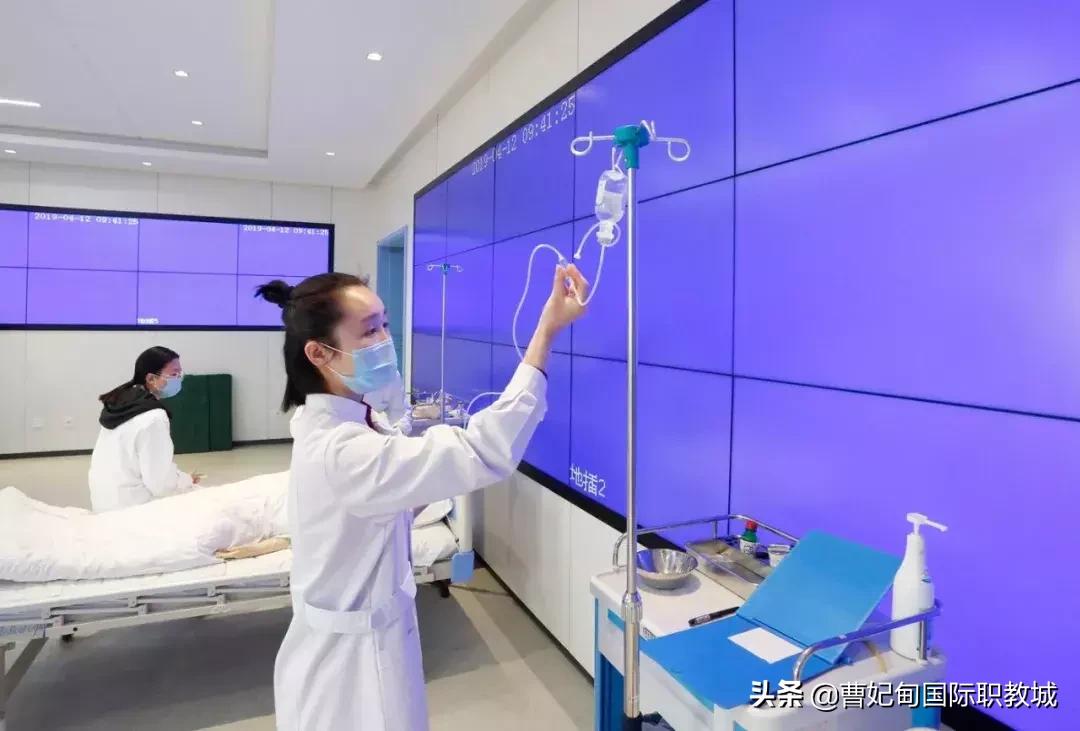 让我们走近白衣天使,走近白衣天使听听他们的心声