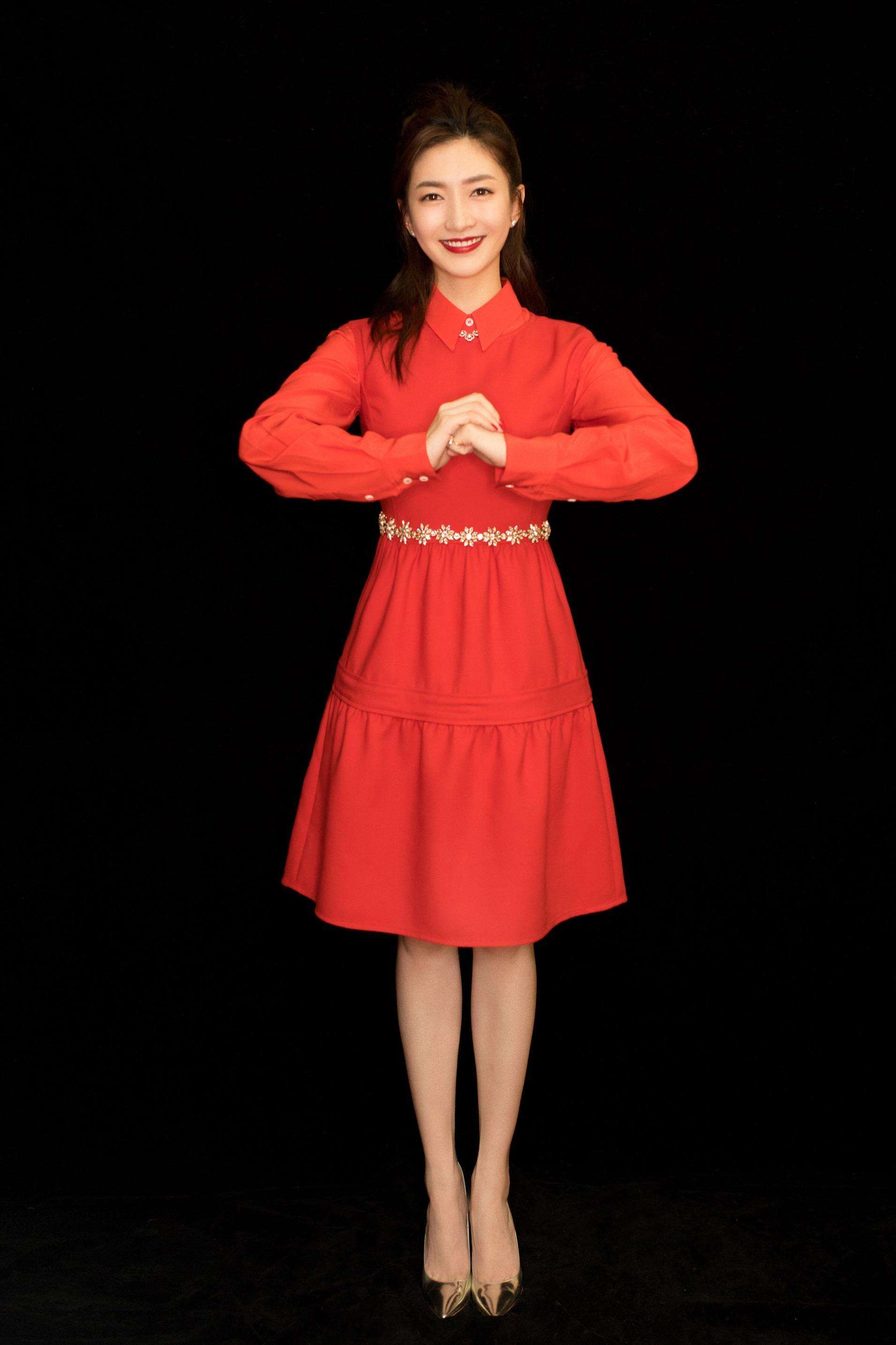 江疏影黑色蝴蝶结礼服,江疏影白衬衫搭配黑色小短裙