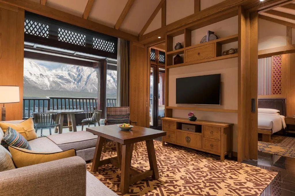 云南抚仙湖绝美风景,云南人少地方美