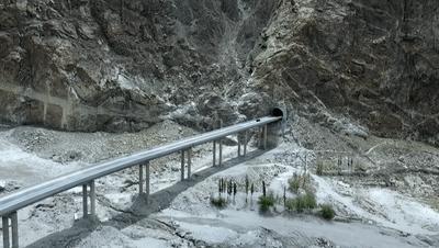 318国道最险的道路,318国道最危险路线实拍