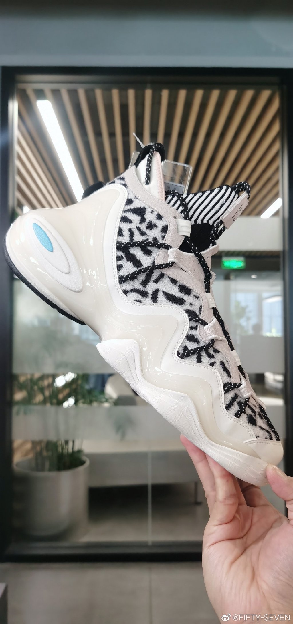 安踏三款时装鞋上市！外形夸张，最高999元，高端款你买账么？