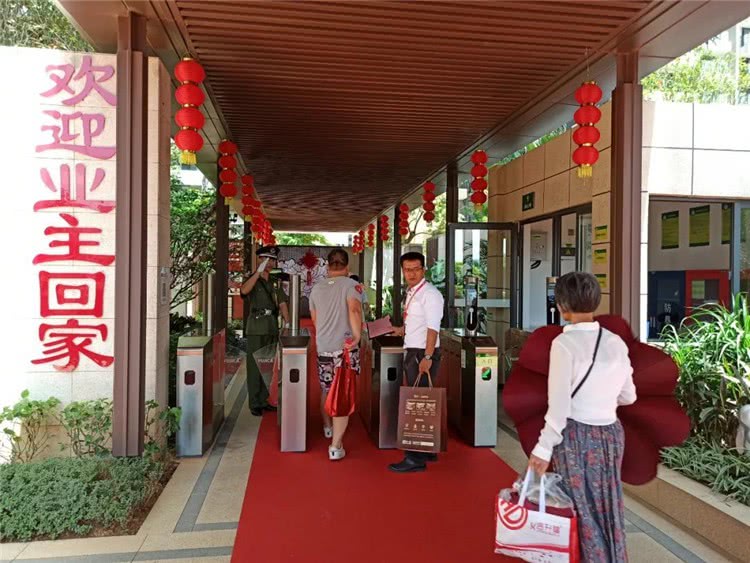 探访业主家法式叠拼别墅,南宁彰泰城房子怎么样