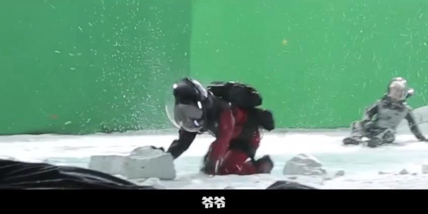 《流浪地球》中的朵朵,长得比关晓彤还美,网友:这孩子必火!