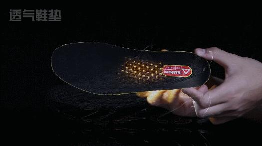 青铜价王者跑鞋！“第三代”国产刀锋鞋再升级，踩下去自动弹回来