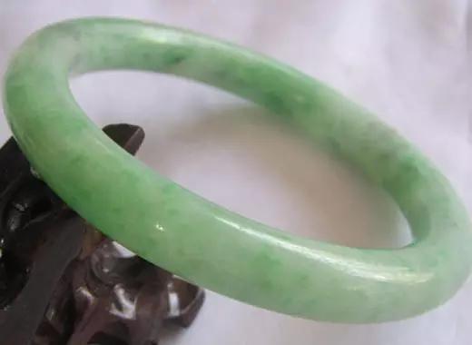 和翡翠相似的玉石怎么鉴别,和翡翠相似的玉石有哪些