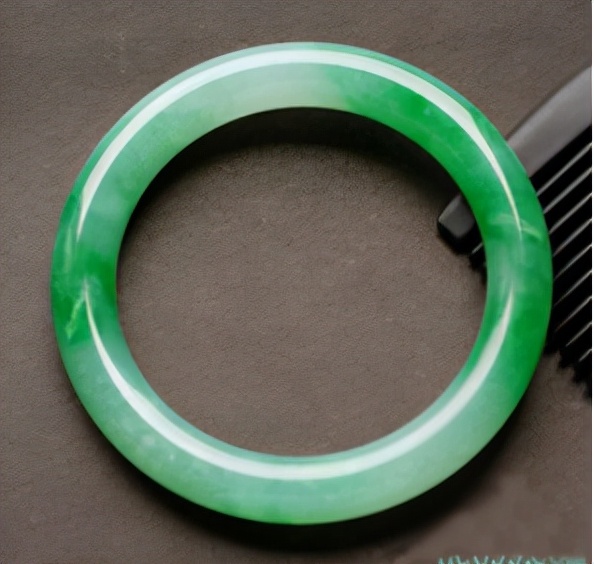 冰糯种翡翠里面的棉,冰糯种翡翠是怎样的一种翡翠