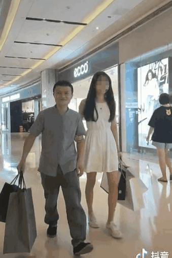 “罗志祥”昨晚直播被4万网友骂“渣男”，却一脸懵逼：我出轨了