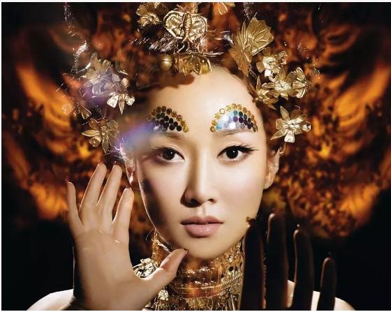 21岁爆红,24岁走出国门,32岁跌落神坛,萨顶顶到底经历了什么?