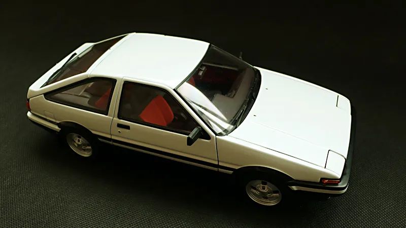 藤原拓海的ae86到底是什么车,藤原拓海ae86与夏树见面场景