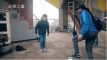 花式足球起球教学视频,足球彩虹起球教学