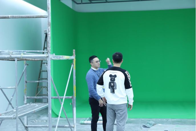 广东省电子数码行业协会一行莅临飞雀直播基地指导参观