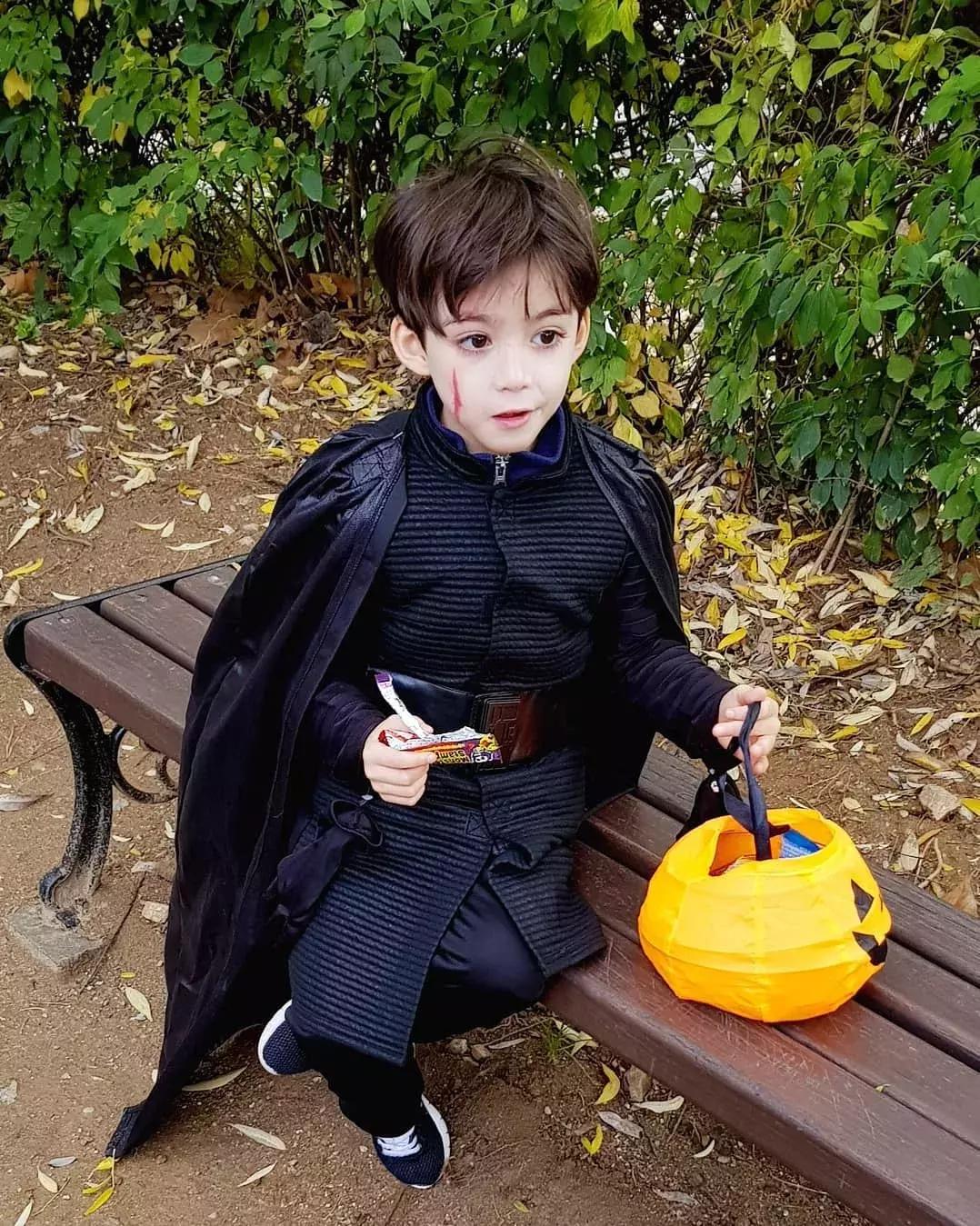 ins最火的“潮童”|5岁迷倒众生，10岁创立个人潮牌....