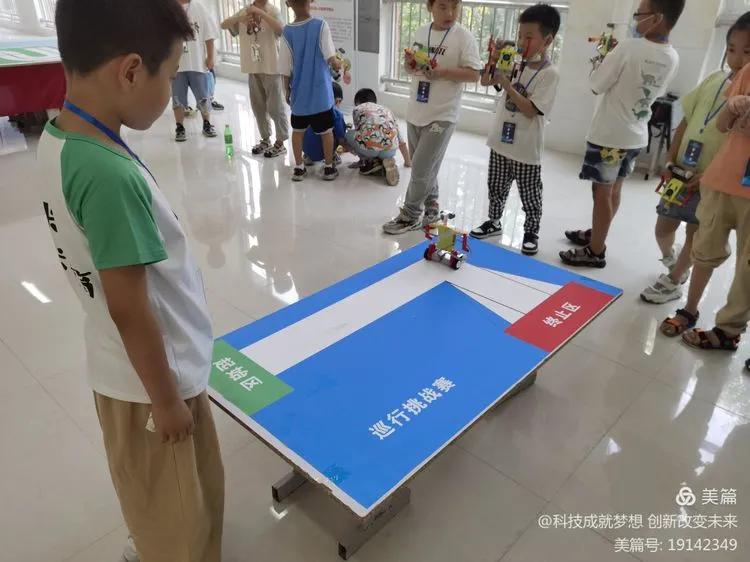 机器人竞赛让青少年感受科技乐趣,科普机器人大赛