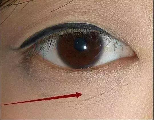 化妆真的能完全遮住瑕疵吗,化妆也掩盖不了岁月的痕迹