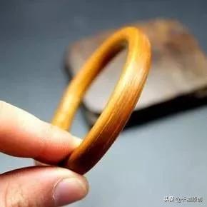 女人佩戴什么样的手镯最养人,女人一生最幸福的玉镯