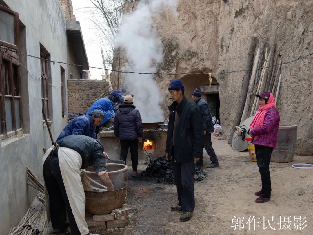 山东漏粉条的过程视频,漏瓢式粉条制作技术视频