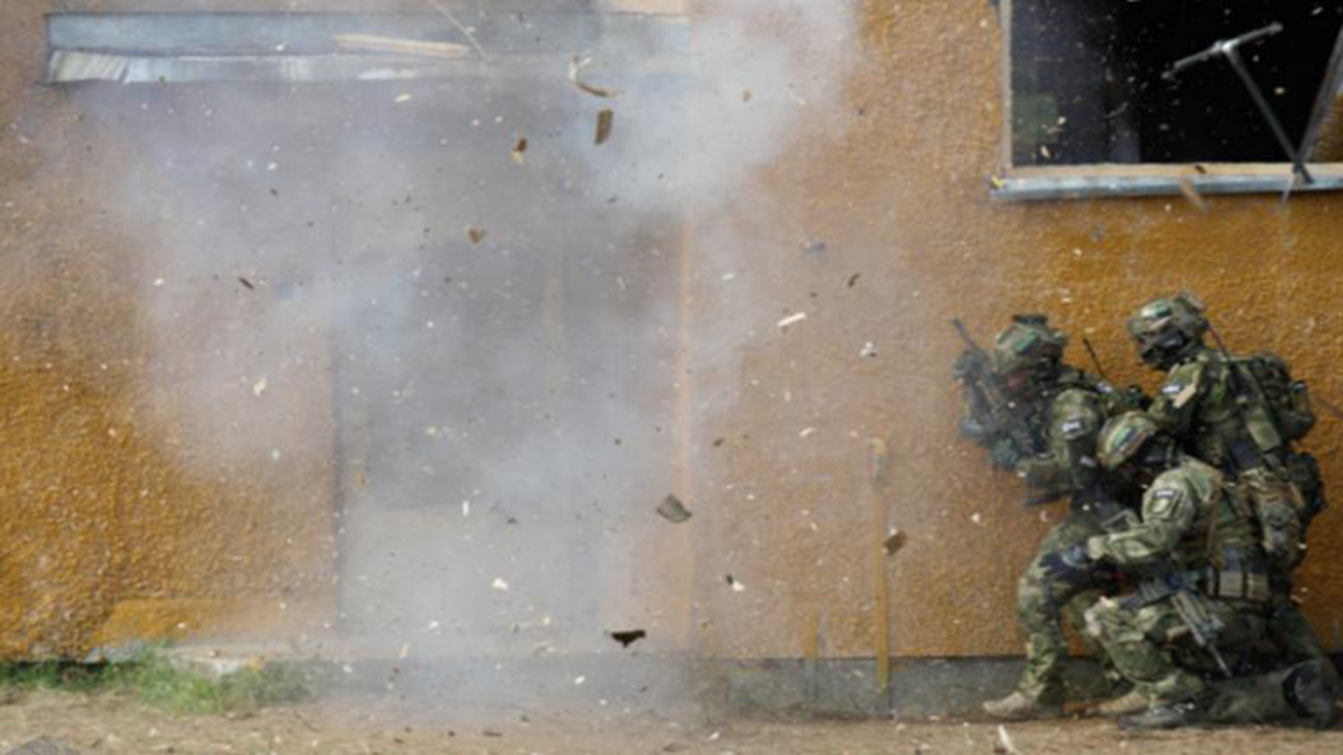 CQB战术的破门攻坚，实战中操作方法不同，安全与快捷是首选