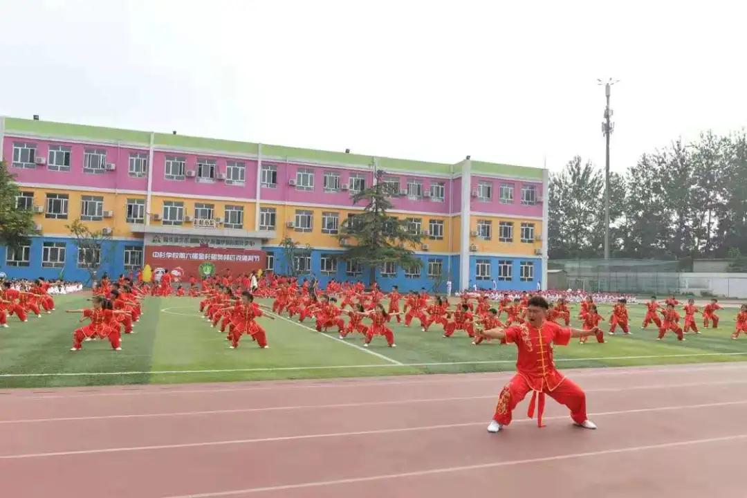 一百多人体育节开场,体育1000人活动