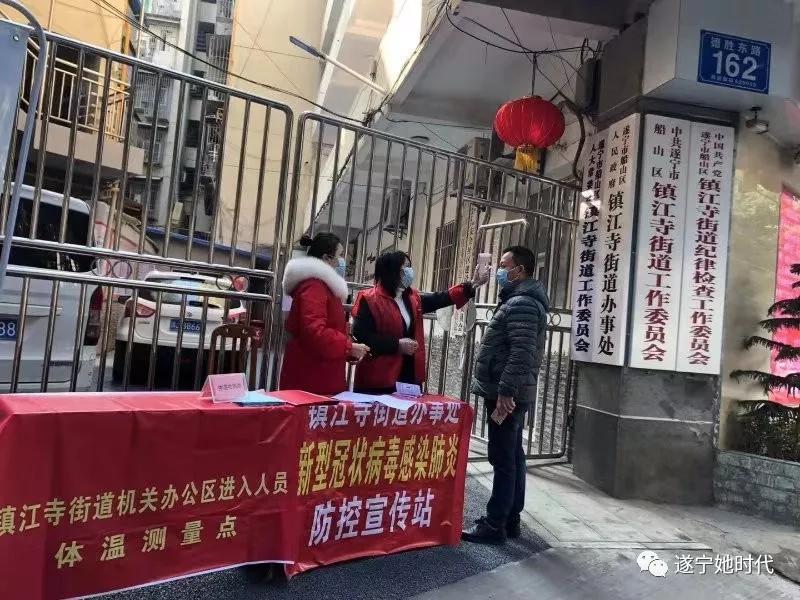 巾帼志愿者撑起抗疫防疫半边天,抗疫志愿者为出征勇士护小家