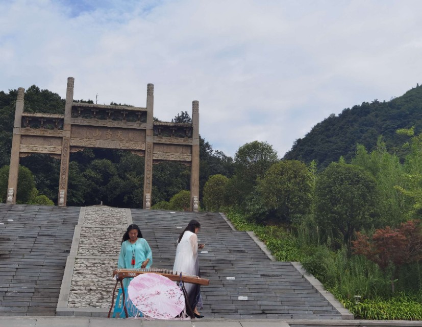 黔南第一山在什么地方,黔南第一山在哪里