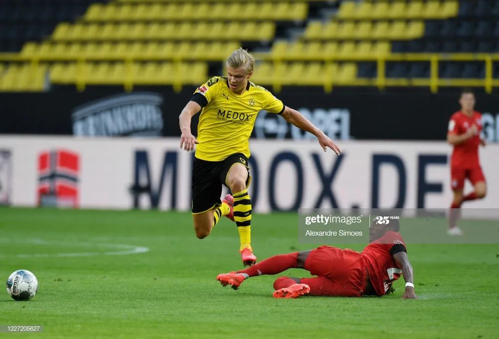 哈兰德打懵拜仁,哈兰德拜仁八强首回合