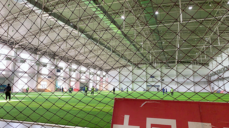 在东北冬天里，在室内踢11人制比赛，且还有地暖，中乙百嘉做到了