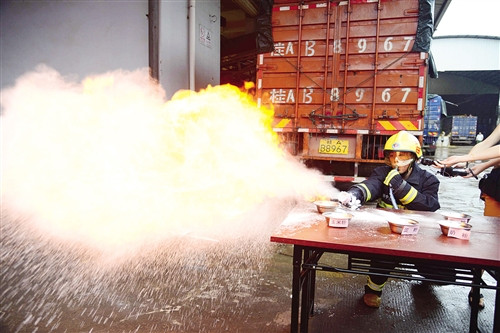 小孩玩面粉可以吗,家里有小孩注意看护不离视线