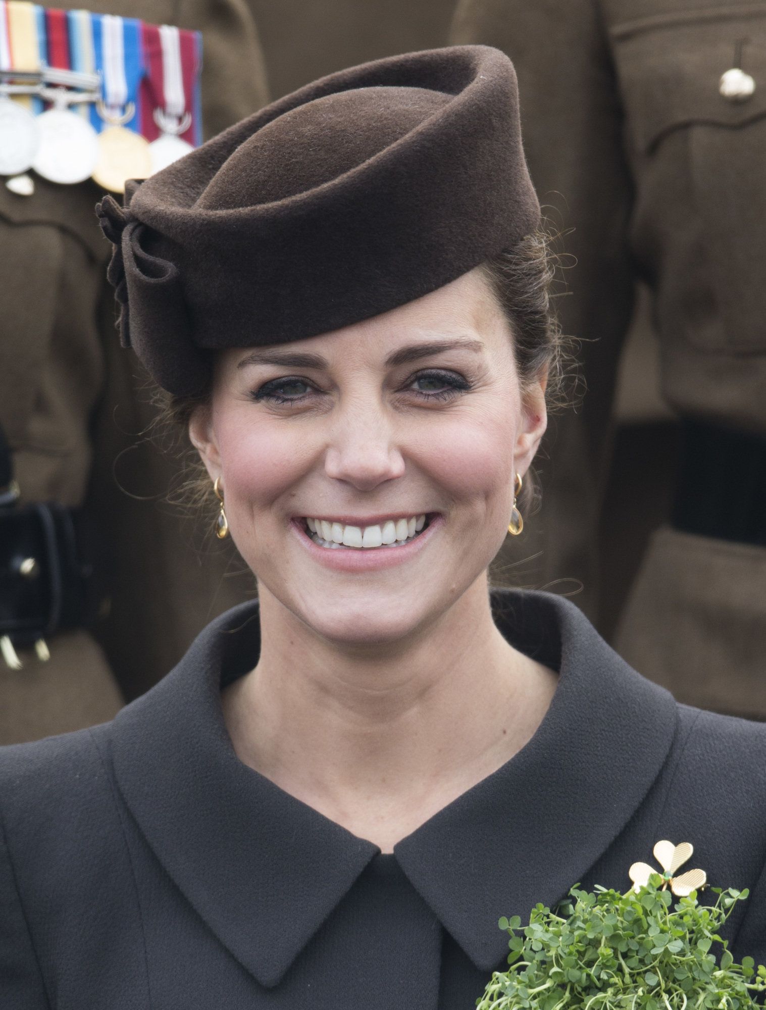 凯特王妃戴戴安娜王妃头饰,凯特王妃戴的是什么头饰