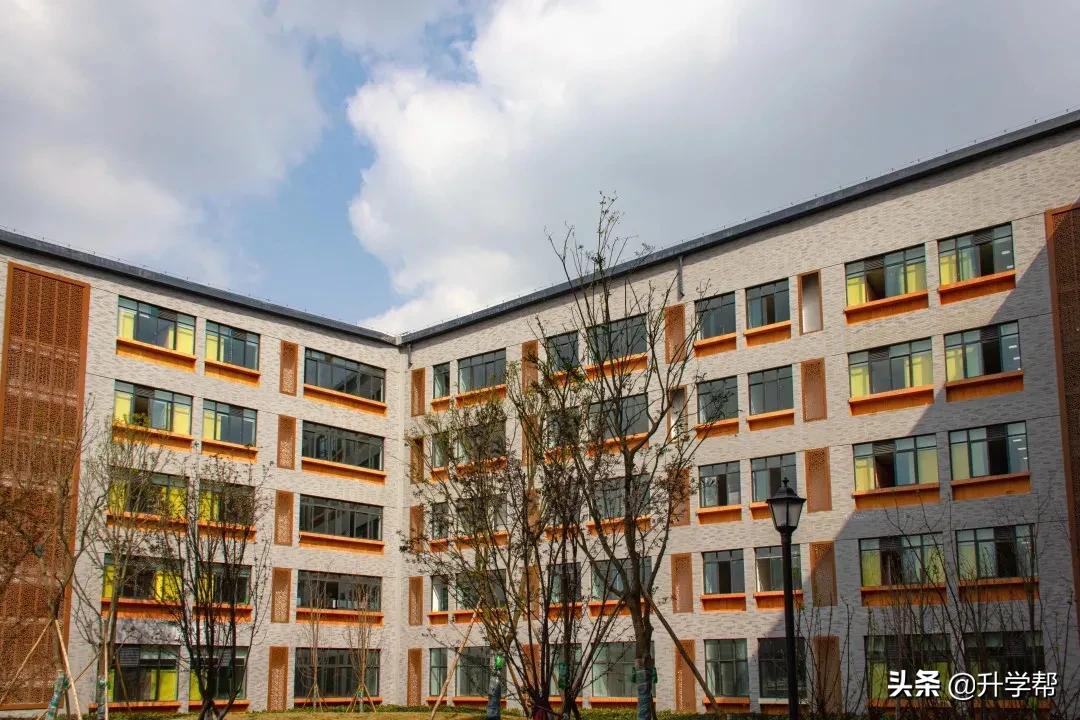 成都市天府新区新修学校,成都市建设学校老校区虎头山