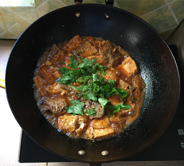 红烧鱼块怎么煎不会烂,烧鱼嫩的诀窍