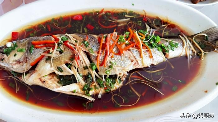 做清蒸鱼的配料与做法,做清蒸鱼怎么去腥