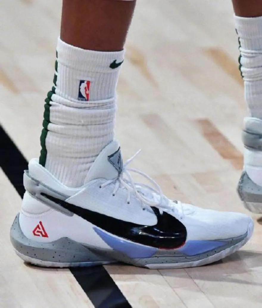 nba球员上脚球鞋库里,nba球星上脚球鞋乔丹